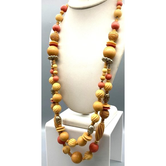 Vintage Beige and Coral Beaded Parure, Resin Necklace and Matching Stud Earrings - Picture 6 of 9